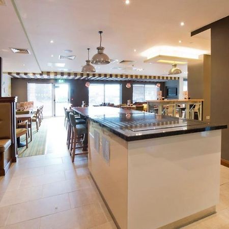 Premier Inn Honiton Buitenkant foto