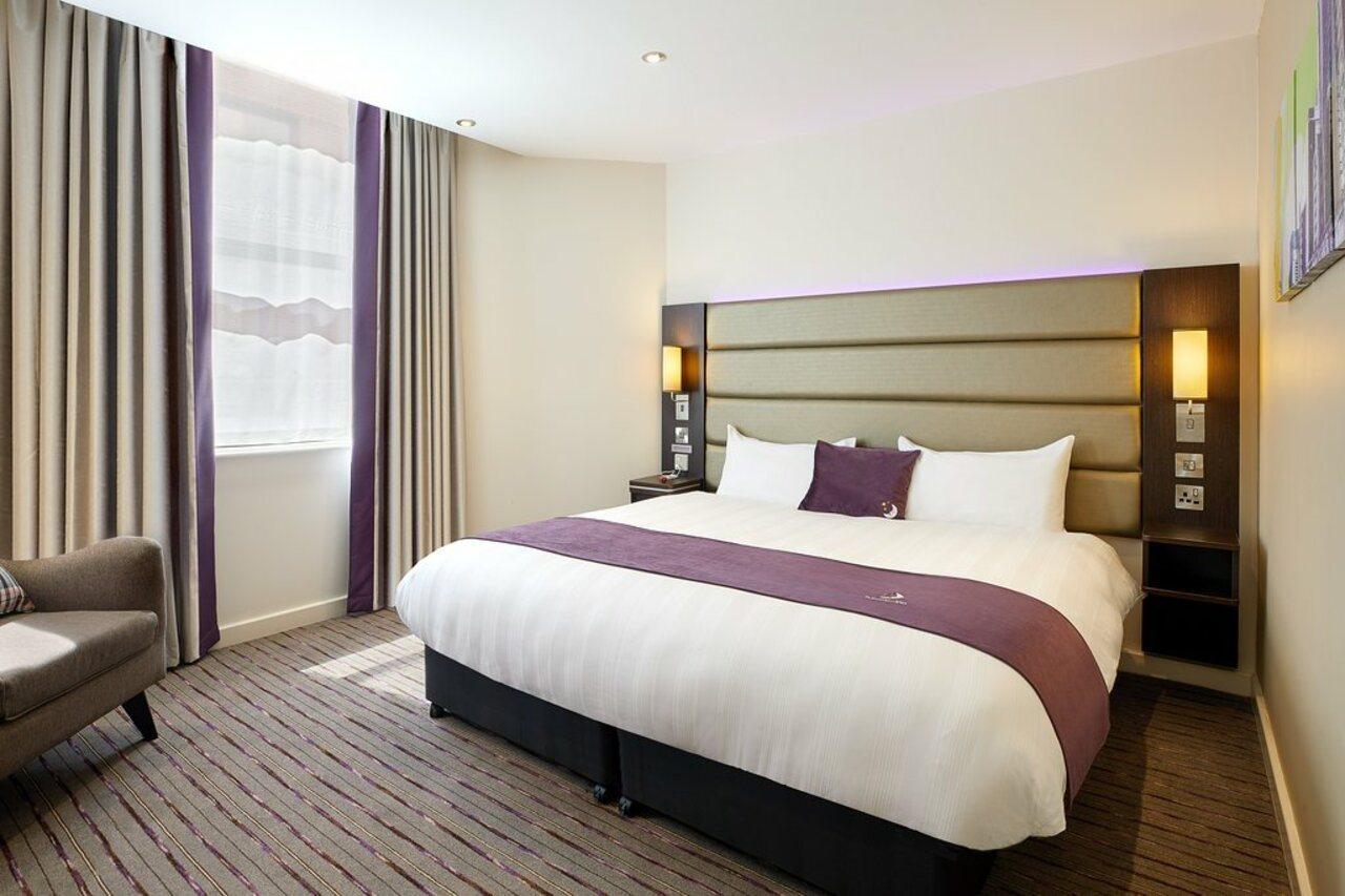 Premier Inn Honiton Buitenkant foto
