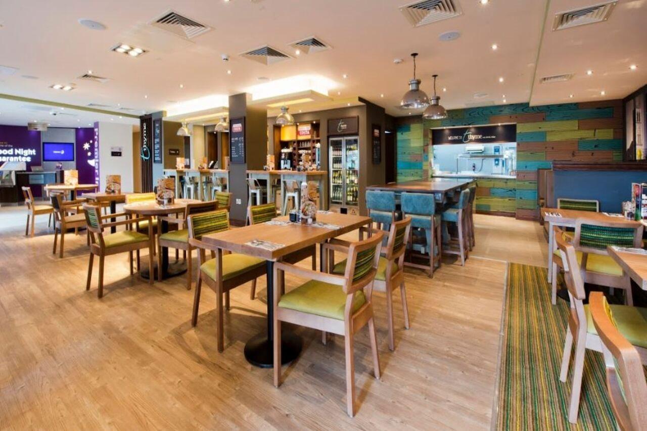 Premier Inn Honiton Buitenkant foto